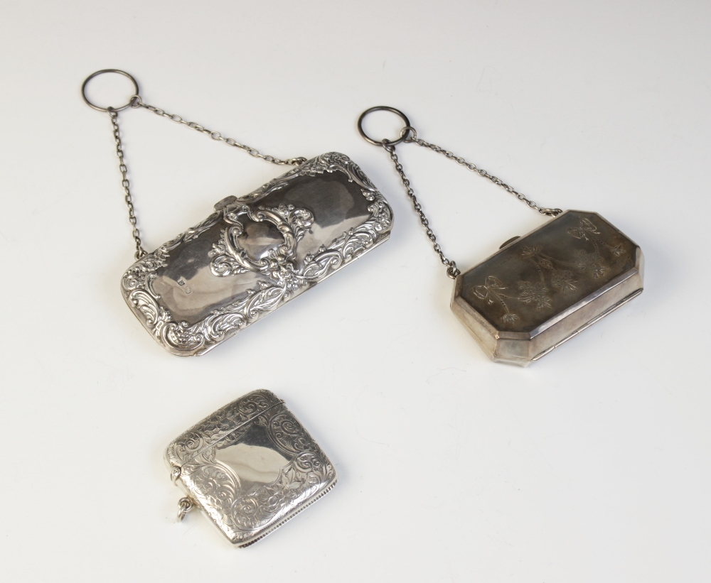 An Edwardian silver vesta, Henry Griffith & Sons Ltd, Birmingham 1902, of square form decorated with