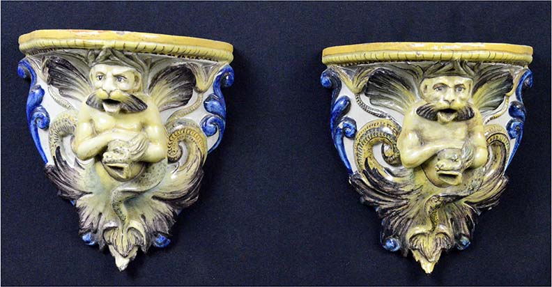 COPPIA MENSOLE IN MAIOLICA