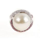 ANELLO in oro bianco 18 KT con perla centrale australiana ct. 35,00, diamanti taglio brillante ct.
