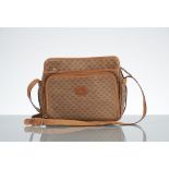 GUCCI, BORSA ANNI '80 Borsa Gucci vintage con tracolla in canvas monogram e pelle. Grado di