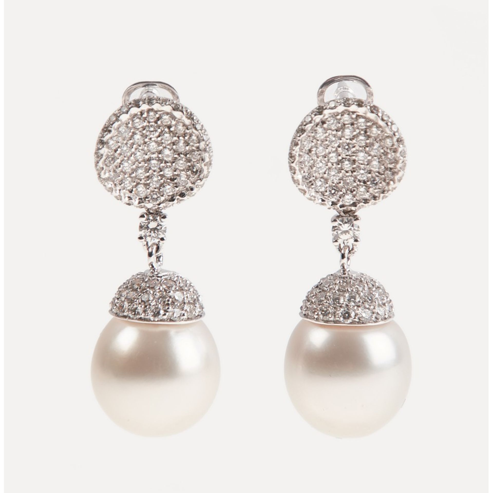ORECCHINI in oro bianco 18 KT con perle australiane ct. 24,00 e diamanti taglio brillante ct. 2,
