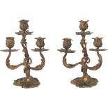 COPPIA CANDELABRI in bronzo a tre fiamme. Francia XIX secolo - Alt. cm 26