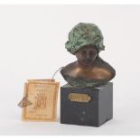 G. VINSENTIN (XX secolo) Scultura in bronzo, fusione a cera persa "Mezzobusto figura femminile",