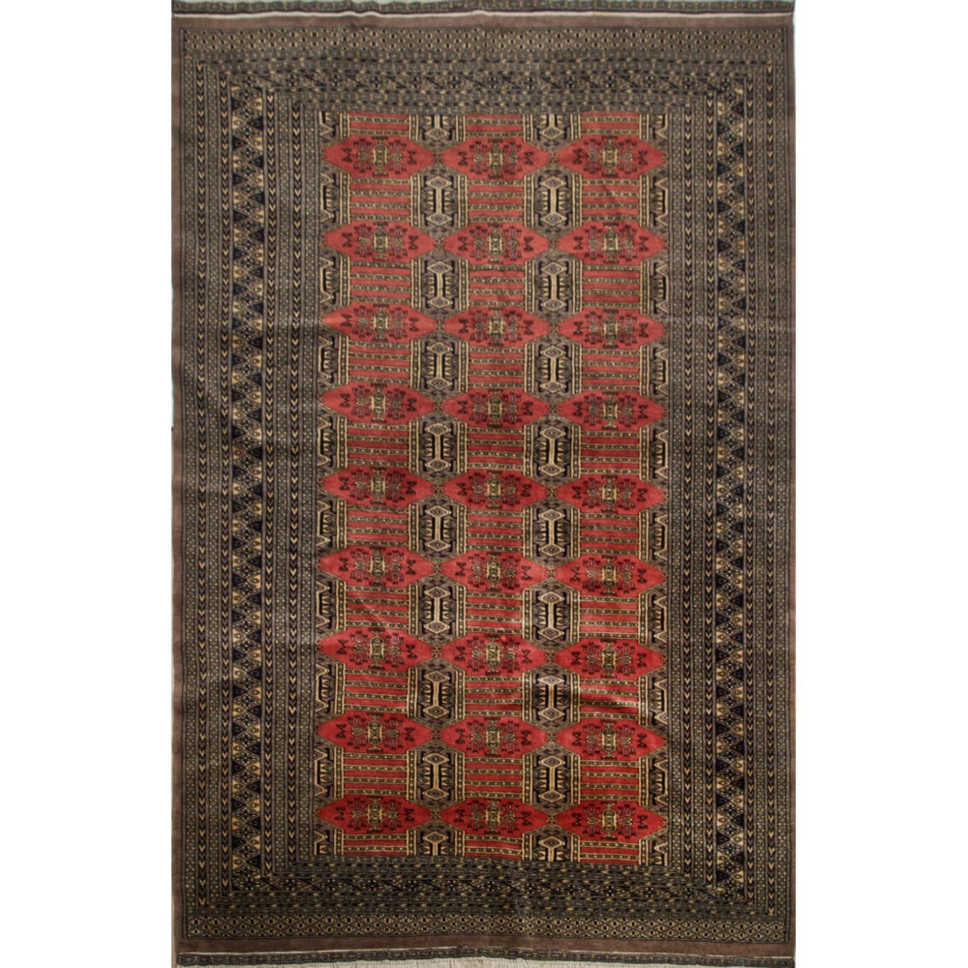 TAPPETO KASHMIR BOKARA trama ed ordito in cotone, vello in lana. Pakistan XX secolo - cm 251 x 170