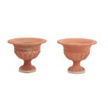 COPPIA PORTAPIANTE in terracotta. XX secolo - Alt. cm 42 Ã˜ cm 52,5