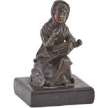 SCULTURA in bronzo raffigurante "Suonatrice di violino"