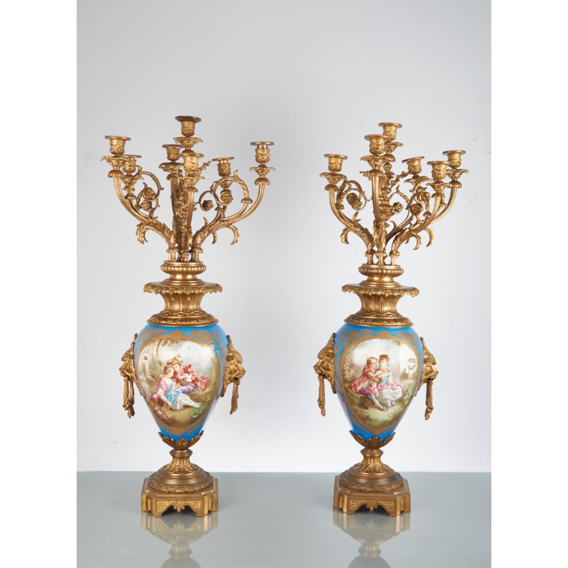 MANIFATTURA DI SEVRES DEL XIX SECOLO Coppia di candelabri