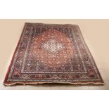 Alter persischer Bidjar-Teppich in Rot / Braun mit Blumendekor. Größe: 166 x 248 cm. In guter K