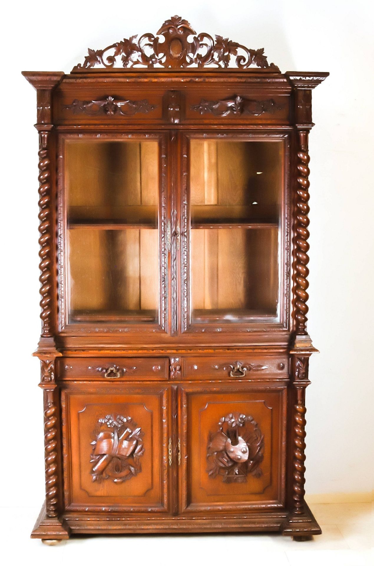 Eichen Sideboard, Frankreich um 1880, mit Glasplatte, gebürstete Säulen, durchgehend. Türen mit