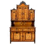 Sideboard, um 1870, aus Walnussholz, teilweise massiv und furniert, zweiteilige Möbel. In guter K