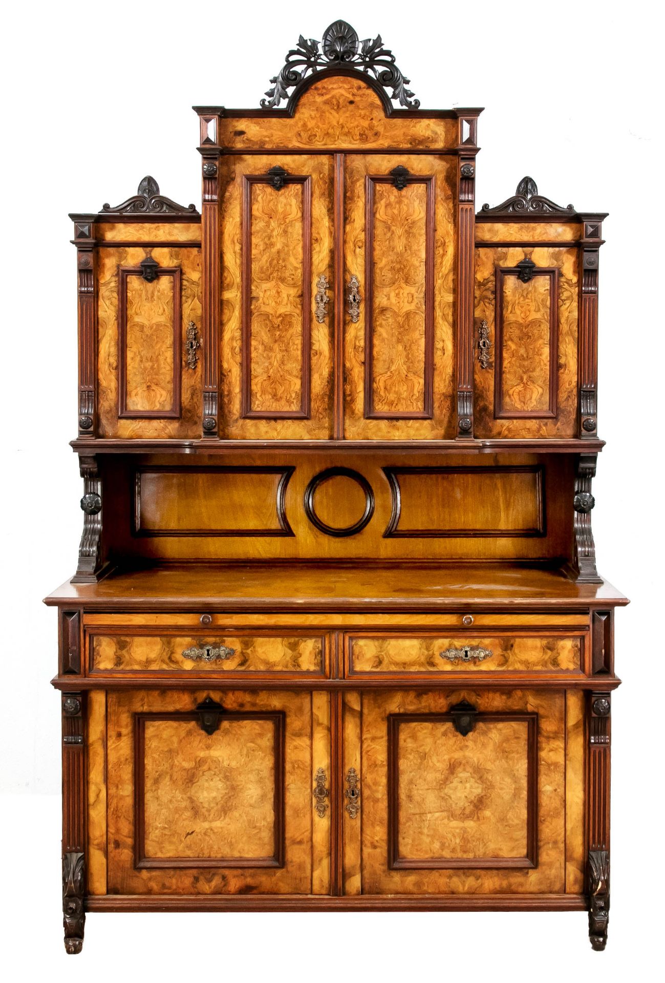 Sideboard, um 1870, aus Walnussholz, teilweise massiv und furniert, zweiteilige Möbel. In guter K