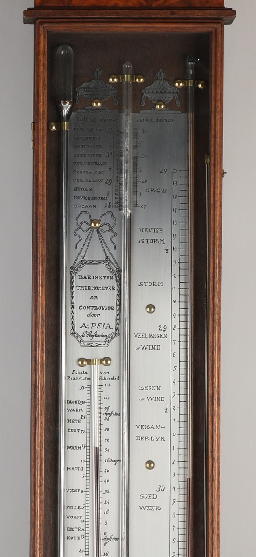 Holländisches Grat-Walnuss-Backbarometer im Louis-Seize-Stil. Zweite Hälfte des 20. Jahrhunderts - Bild 2 aus 3