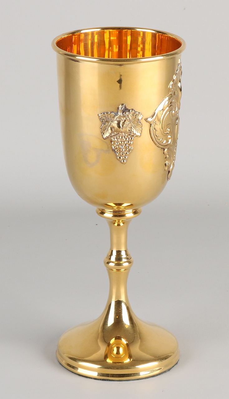 Silbervergoldeter Kelch, 925/000, auf einen runden Boden gestellt. Der Kelch ist mit einem Ornamen - Image 2 of 3
