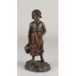 Antike Bronzefigur. Melkerin. Um 1900. Abmessungen: H 21 cm. In guter Kondition.Antique bronze f