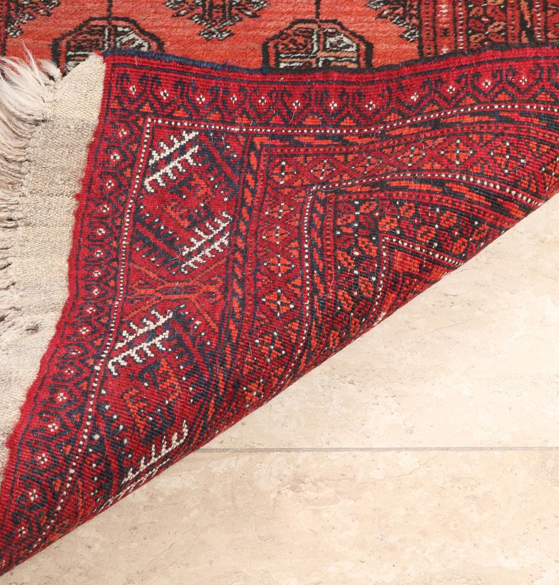 Roter Perserteppich mit Blumendekor. Größe: 77 x 285 cm. In guter Kondition.Red Persian carpet - Image 3 of 3