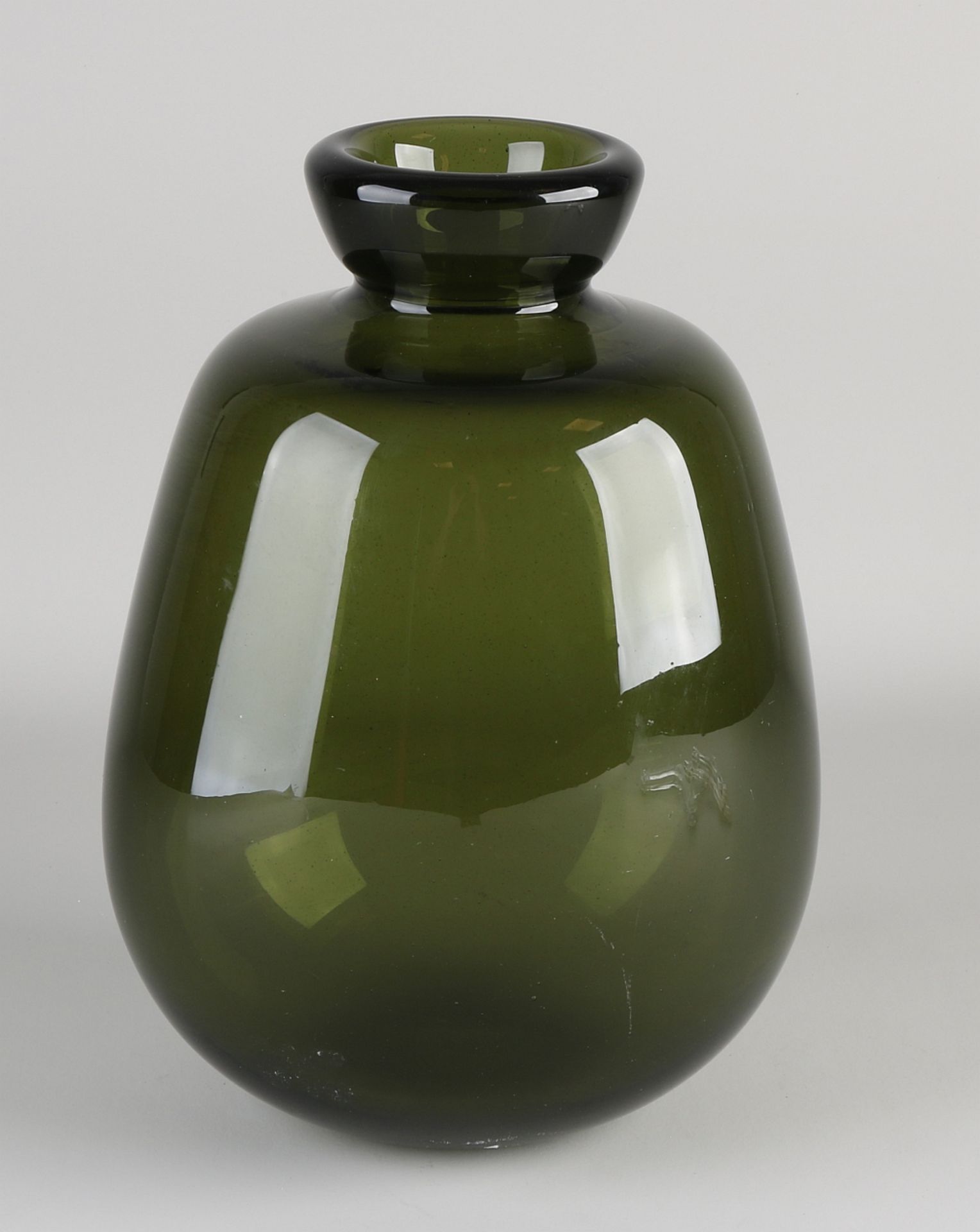 Große Unica-Vase aus grünem Glas mit AD-Kopierer. Unterzeichnet. Modell W1755. Vor 1944. Dickw