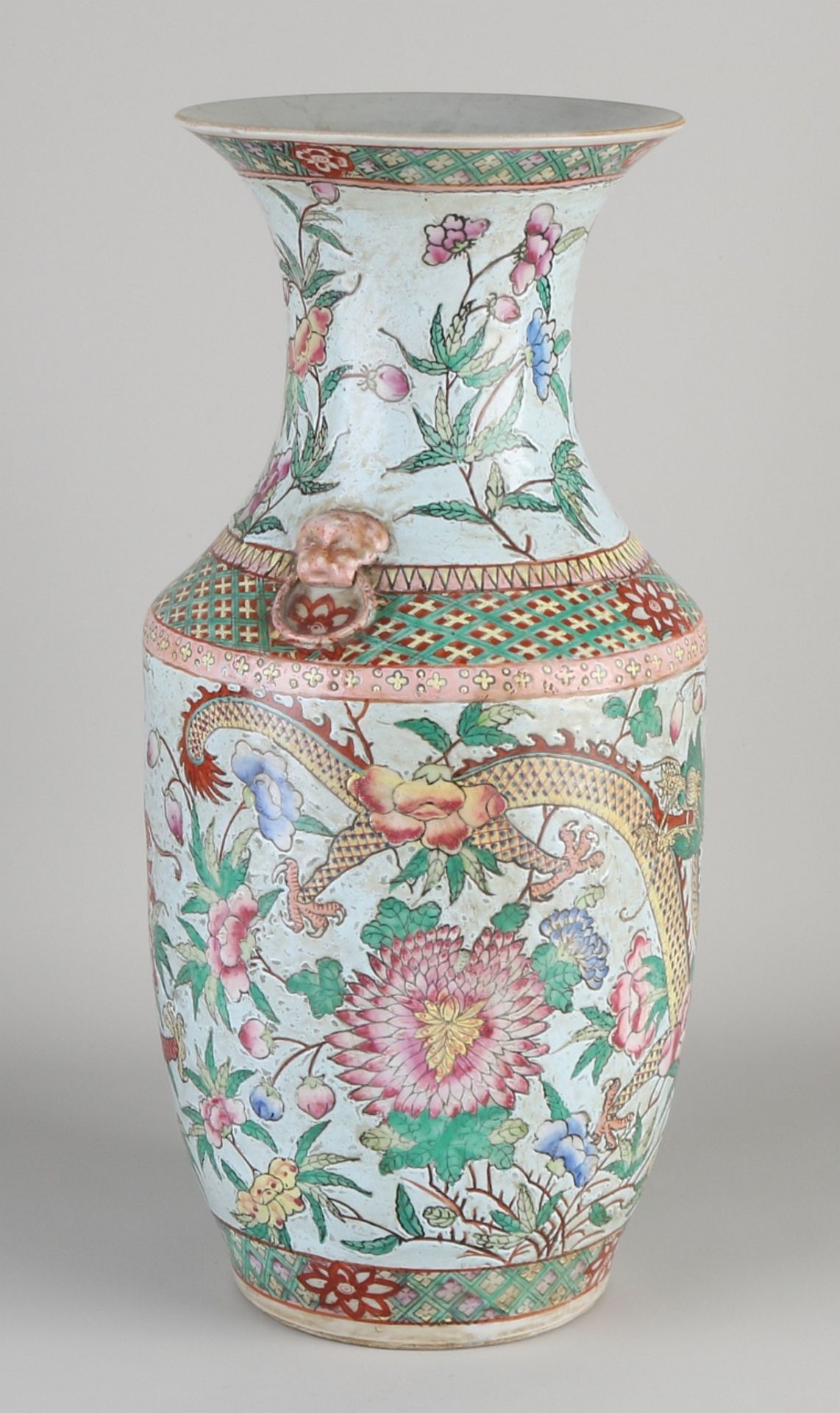 Chinesische Porzellan Family Rose Vase mit Drachen- / Blumendekor. Untere Marke. Abmessungen: H 4 - Bild 2 aus 3