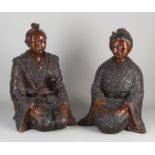 Zwei japanische Bronzefiguren. Japanisches Paar in traditioneller Tracht. 20. Jahrhundert. Größe: