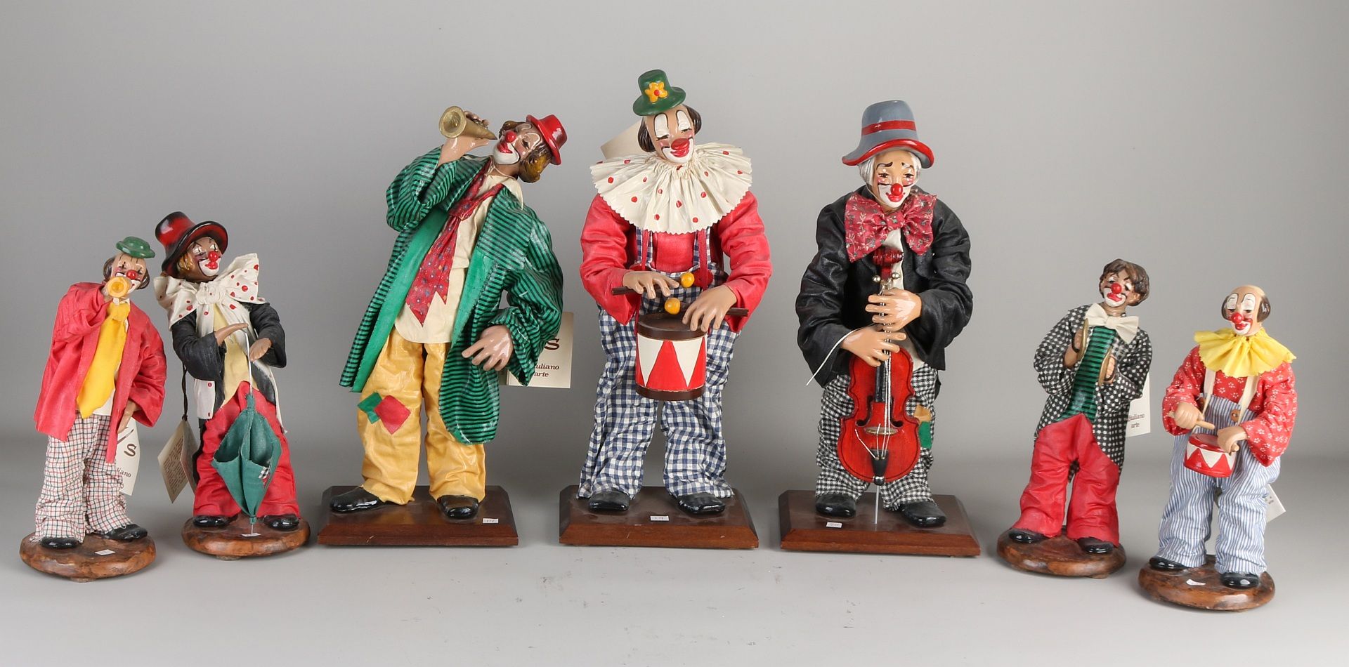 Sieben Clowns aus Sanguilano Arte Italien. Zweite Hälfte des 20. Jahrhunderts. Sammlerstück. G