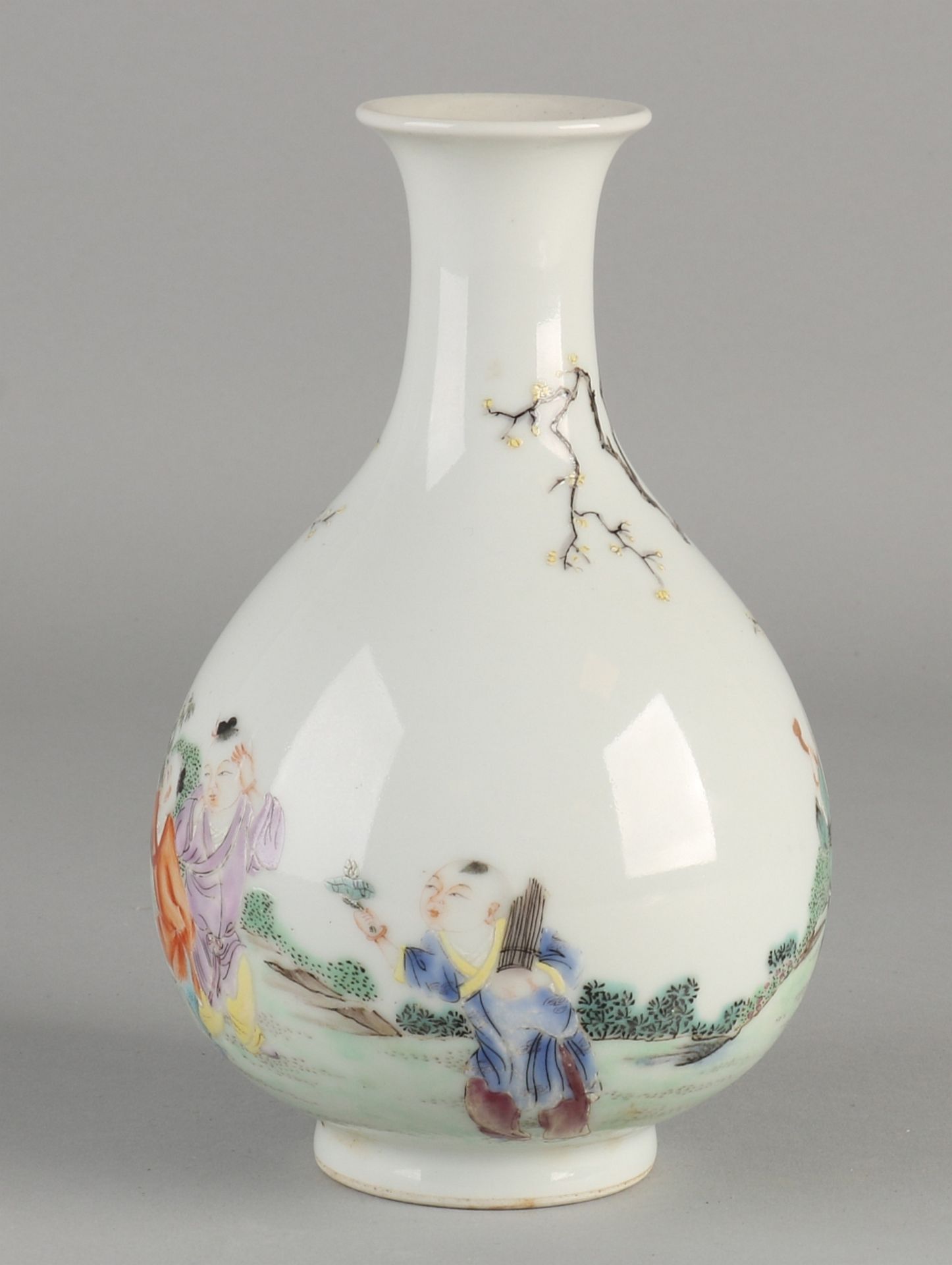 Chinesische Porzellan Family Rose Vase mit Figuren im Landschaftsdekor + Bodenmarke. Abmessungen: - Image 3 of 3