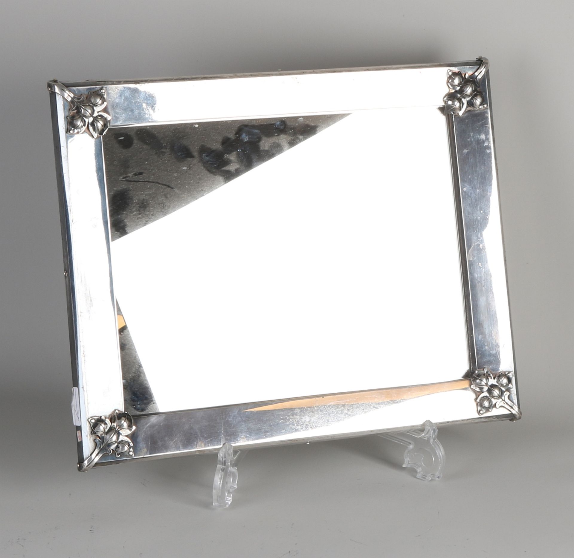 Silberner Spiegel, 835/000, großer rechteckiger Silberrahmen mit Blattdekoration an den Ecken. Mi - Bild 2 aus 2