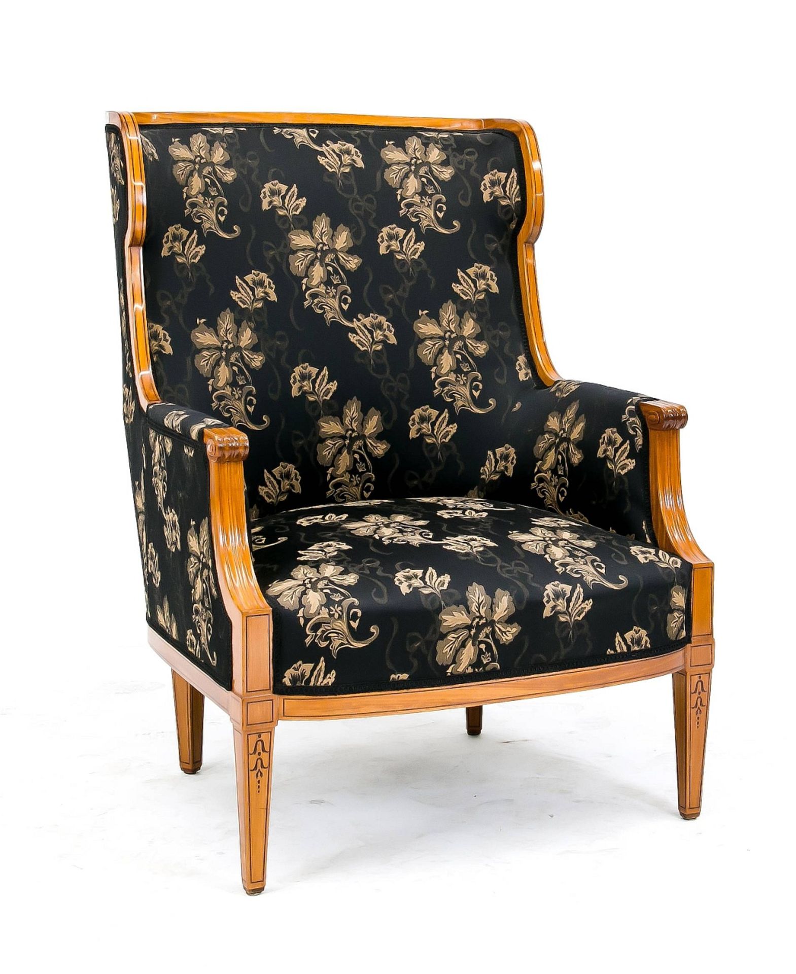 Antiker Sessel im Louis Seize-Stil aus Kirschholz mit Intarsien. Um 1920. Ausgestattet mit neuen B