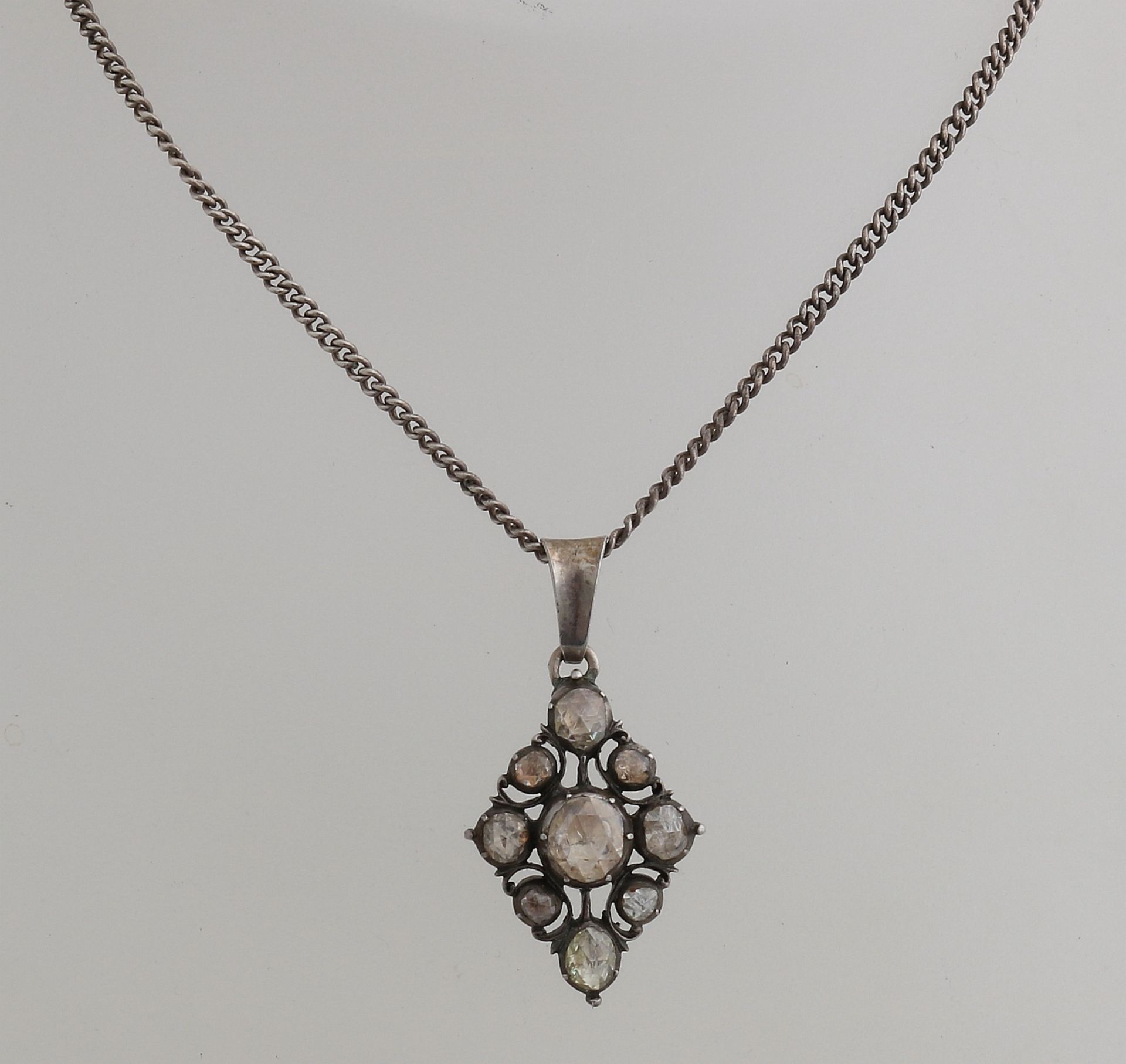 Silber Halskette und Anhänger, 835/000, mit Diamant. Gourmet-Halskette mit rautenförmigem Anhän