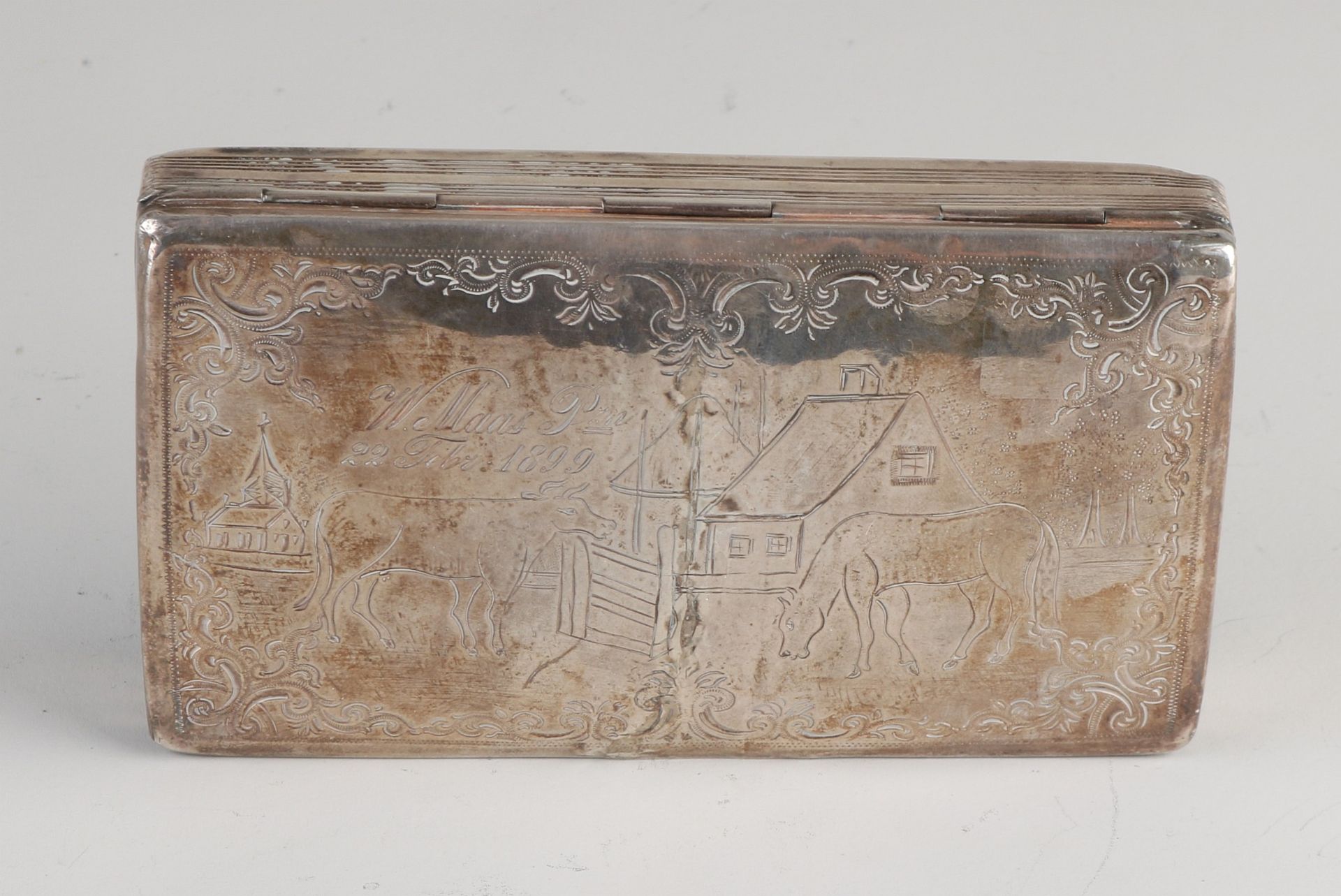 Silberne Tabakdose, 833/000, rechteckiges Modell mit einer eingravierten Darstellung eines Pferdes - Bild 2 aus 2