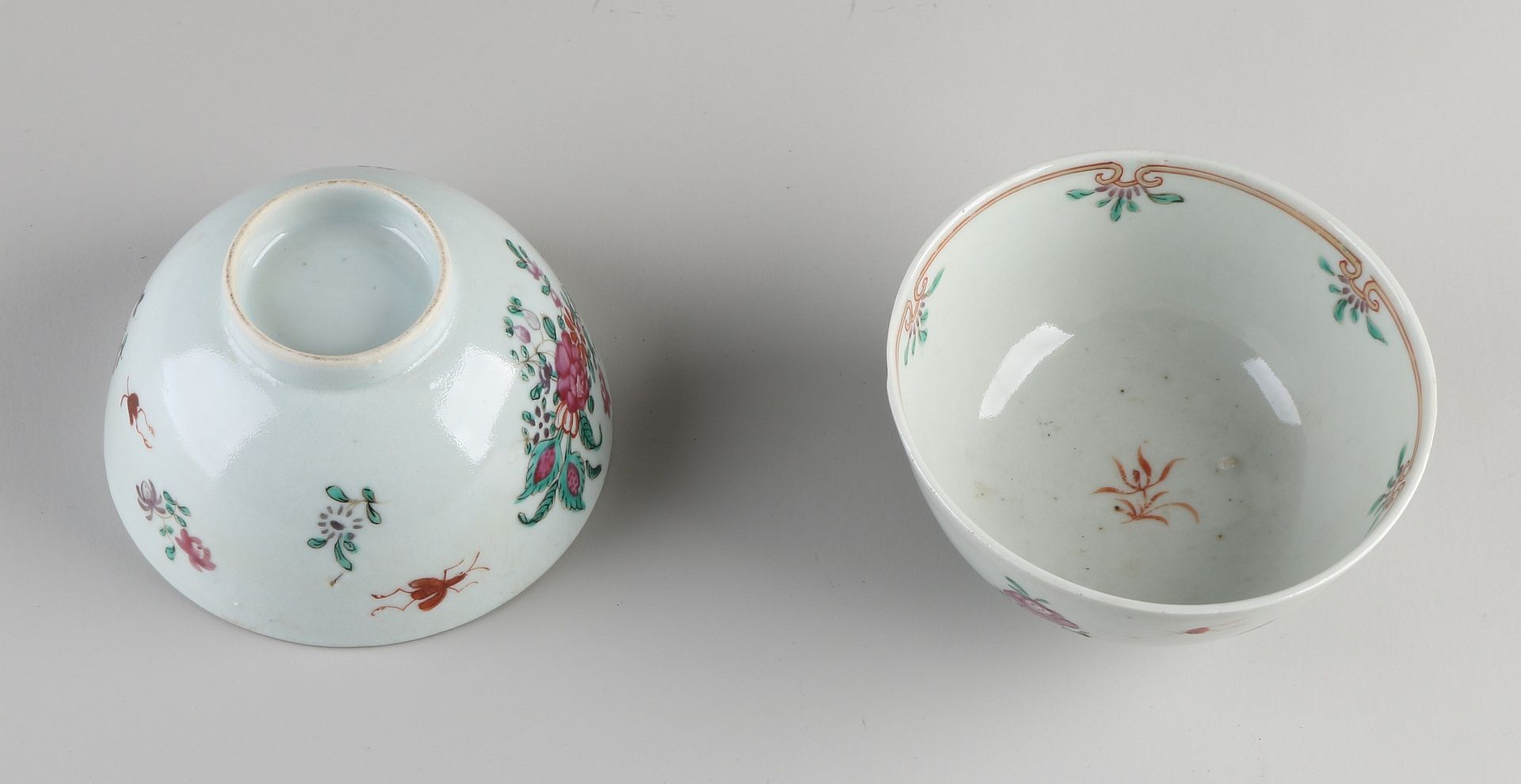 Fünf chinesische Porzellanschalen aus dem 19. Jahrhundert mit Blumen- / Insektendekor. Abmessunge - Image 2 of 2