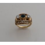 Großzügiger Gelbgoldring, 585/000, mit Diamant und Saphir. Ring mit einem breiten durchbrochenen