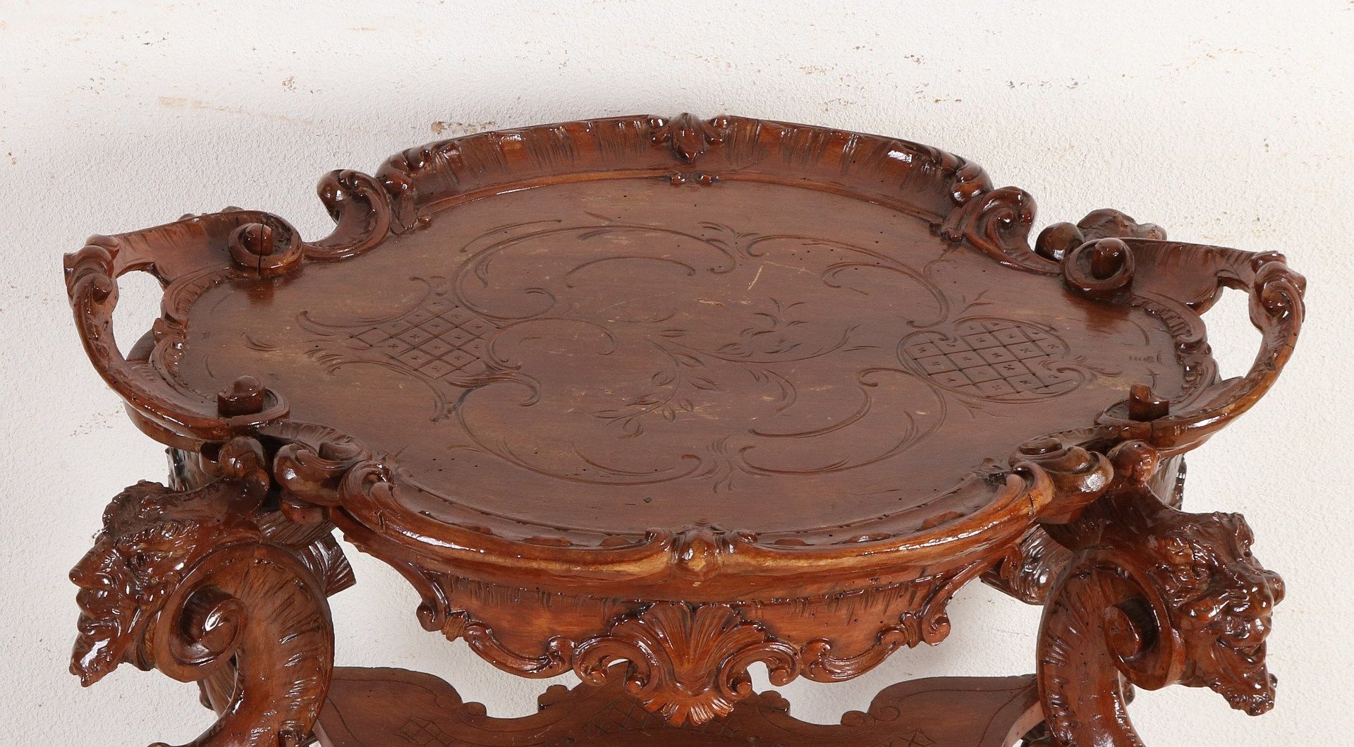 Geschnitzter Etagere-Tisch aus französischem Walnussholz aus dem 19. Jahrhundert mit herausnehmbar - Bild 2 aus 2