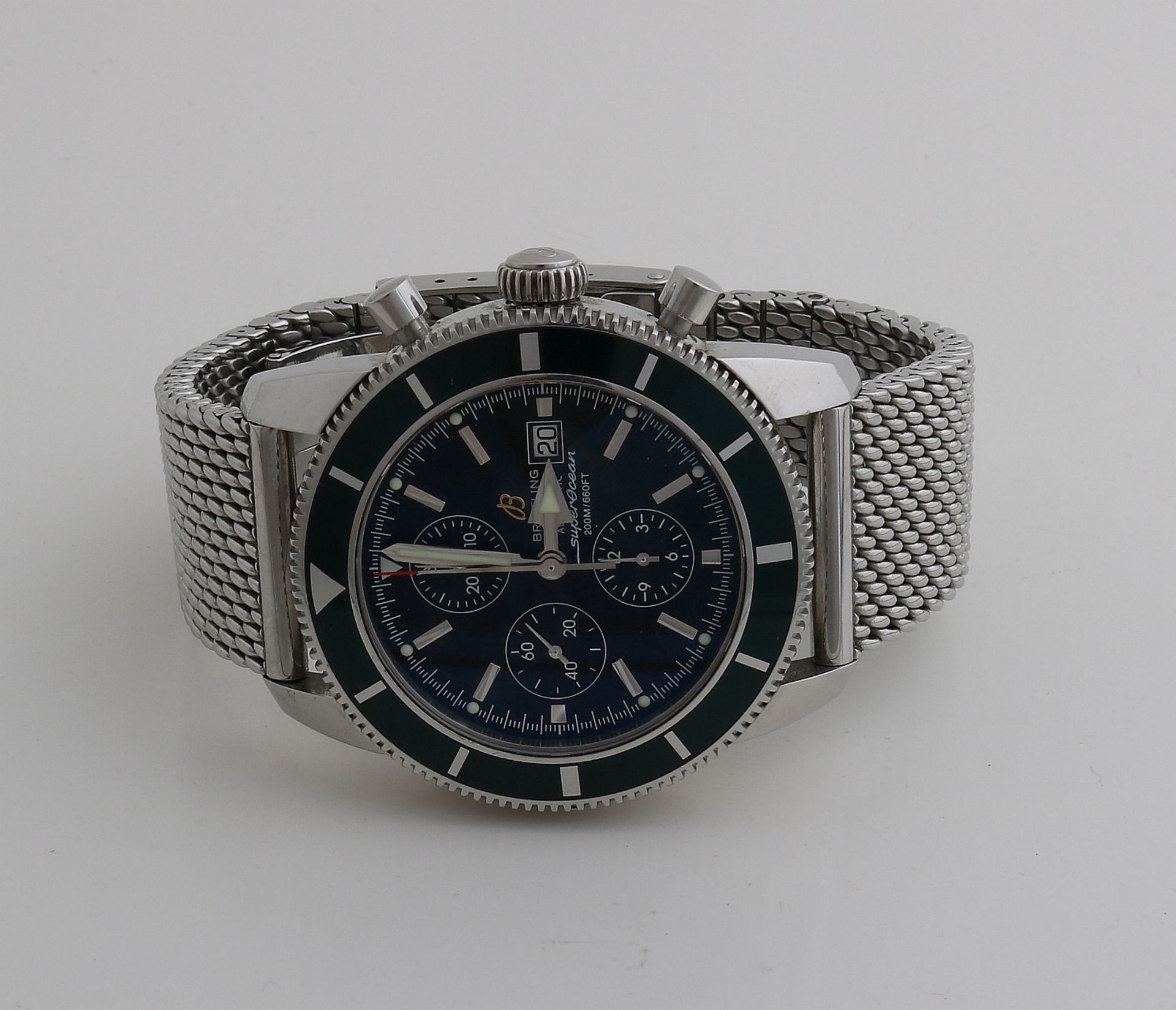 Breitling Herrenuhr, Modell Super Ocean Heritage, grüne Lünette, limitierte Auflage 101/1000. A1