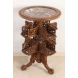 Drehbarer Etagere-Likör-Tisch aus Hartholz aus dem 19. Jahrhundert mit chinesischer Schnitzerei, K