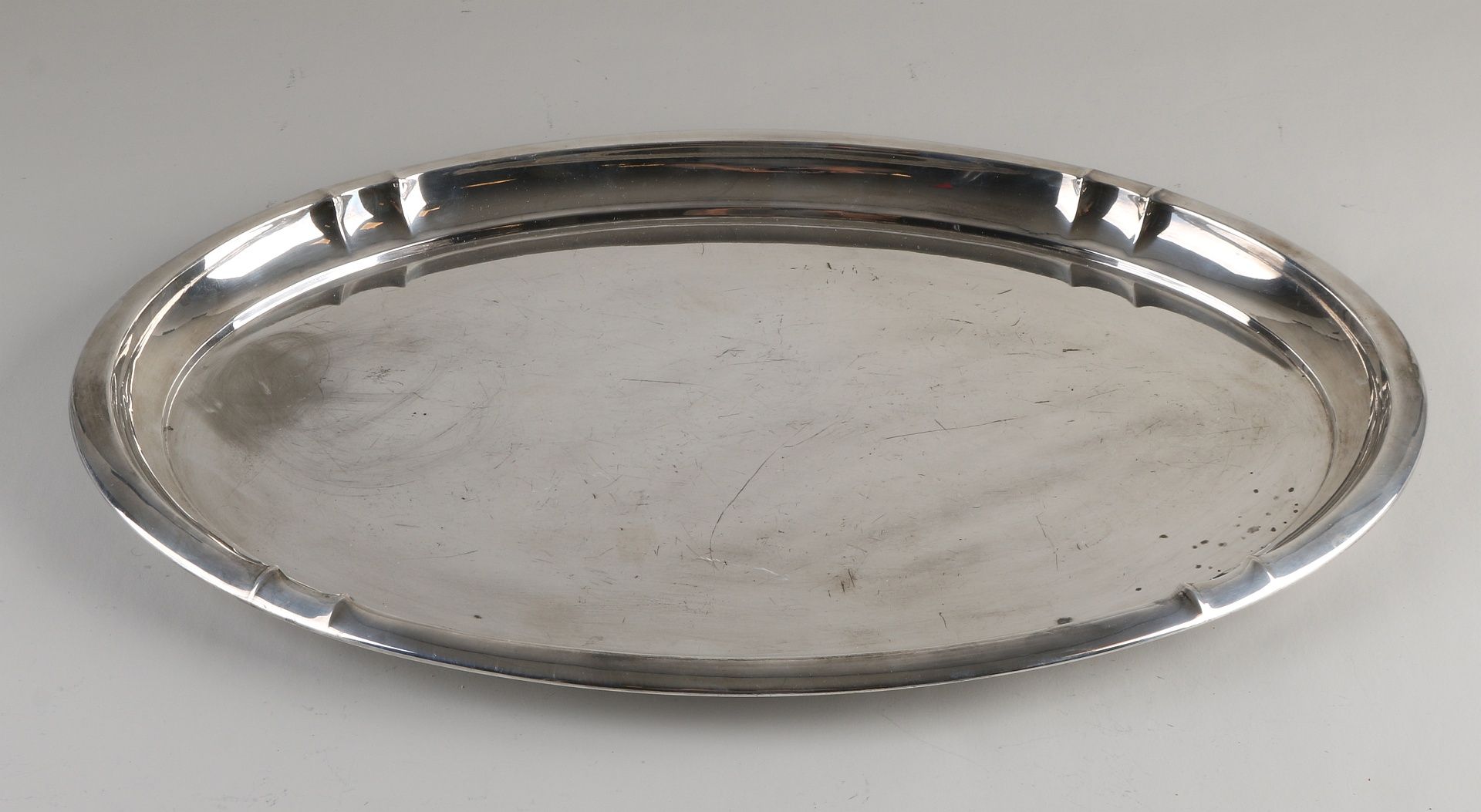 Silber ovale Schale, BWG, ovales Modell mit 4 Vertiefungen in der erhöhten Kante. 47 x 32 x 2,5 c