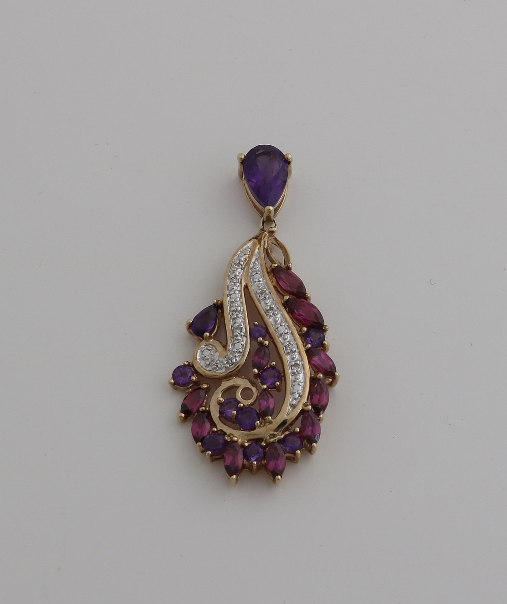 Pendant with amethyst and diamond