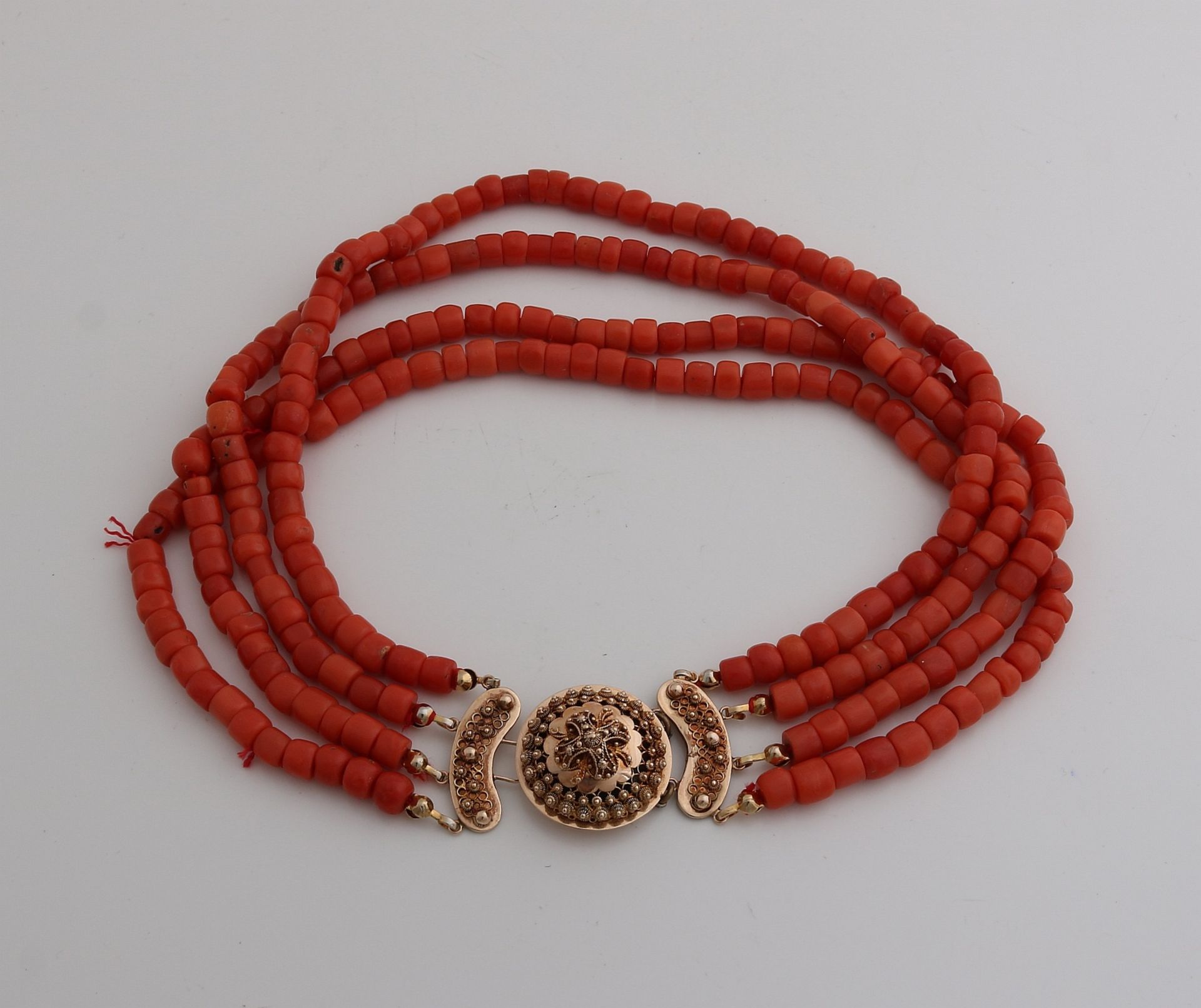 Red coral necklace with gold lock - Image 2 of 2