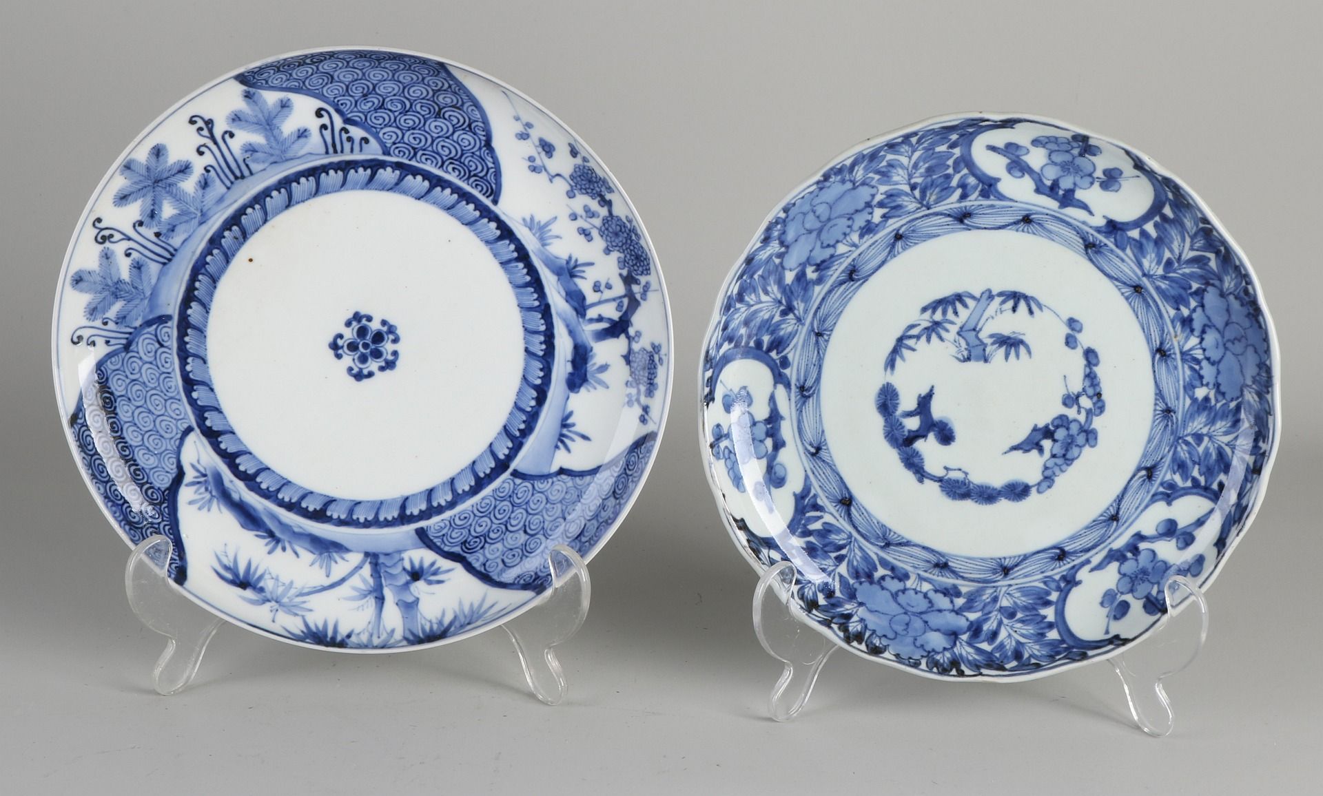 2x 18th Century Japanese Kakiemon plates