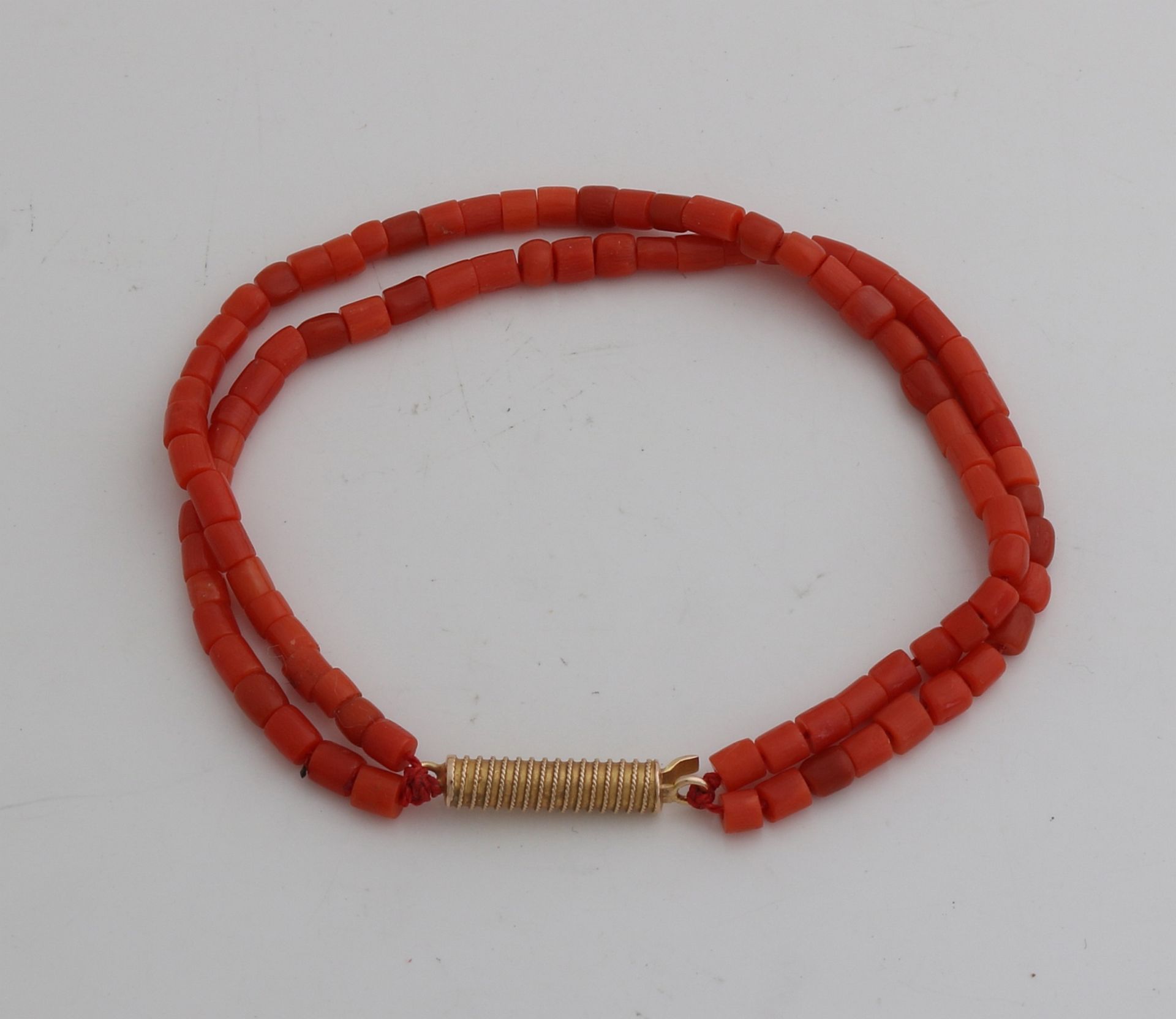 Bracelet with red coral and gold clasp