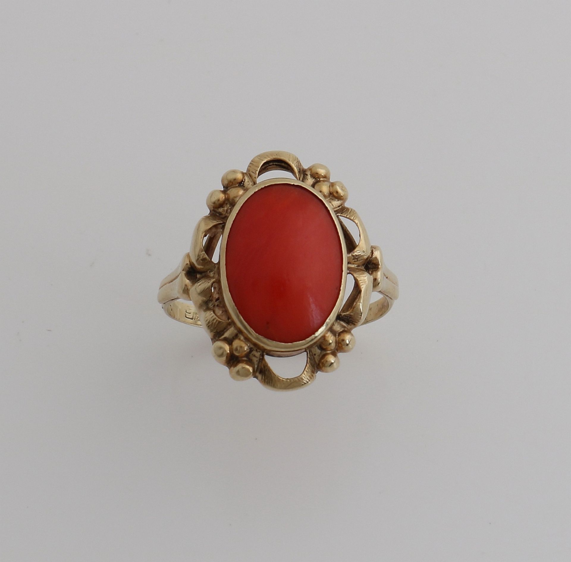 Gold ring with red coral - Image 2 of 2