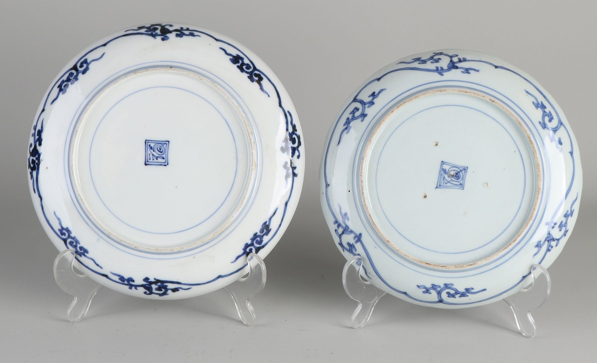 2x 18th Century Japanese Kakiemon plates - Image 2 of 2