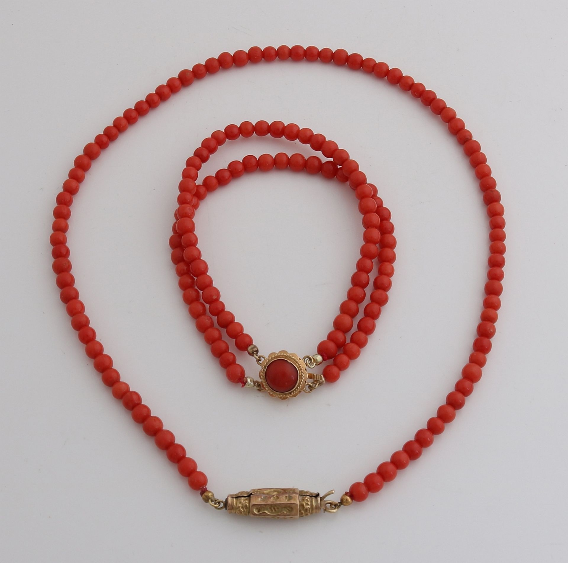 Red coral bracelet & necklace - Image 2 of 2