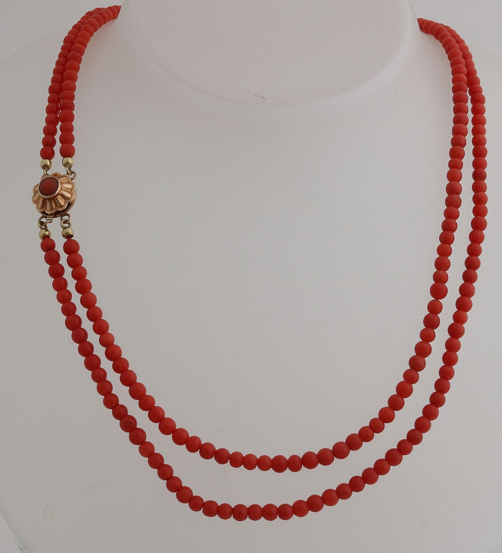 Necklace red coral with gold lock