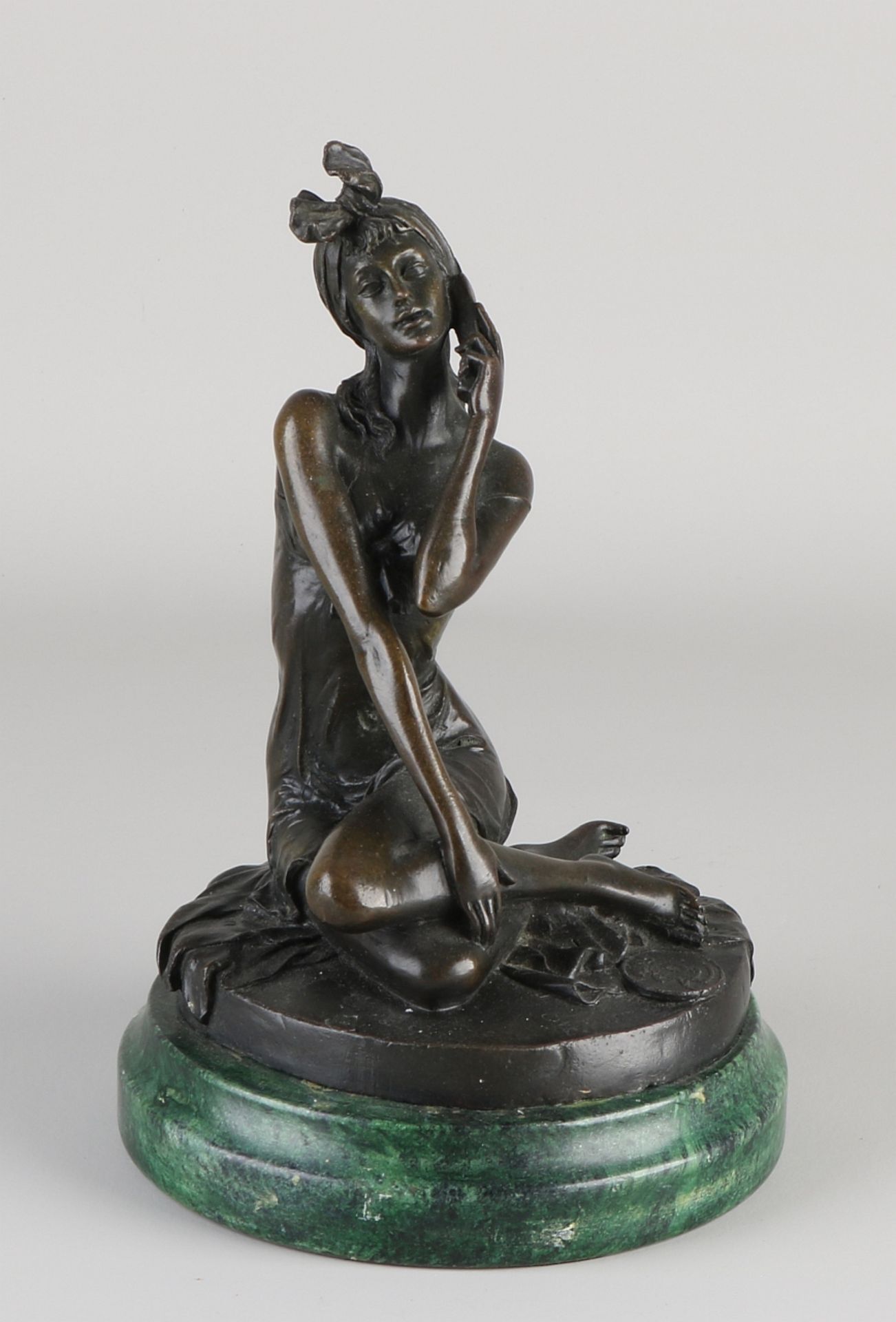 Bronze figure, Woman with telephone