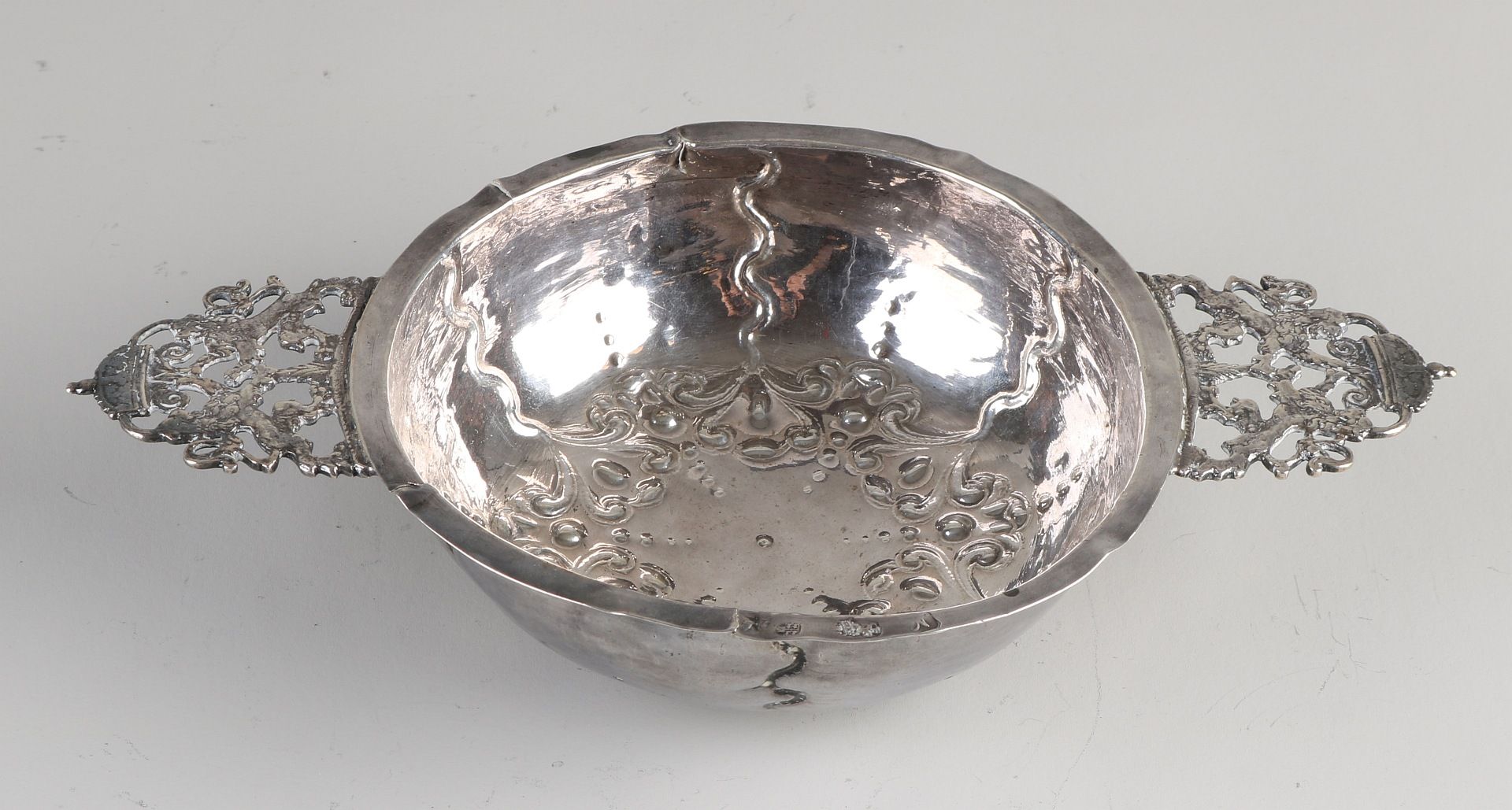 Silver brandy bowl, 1723