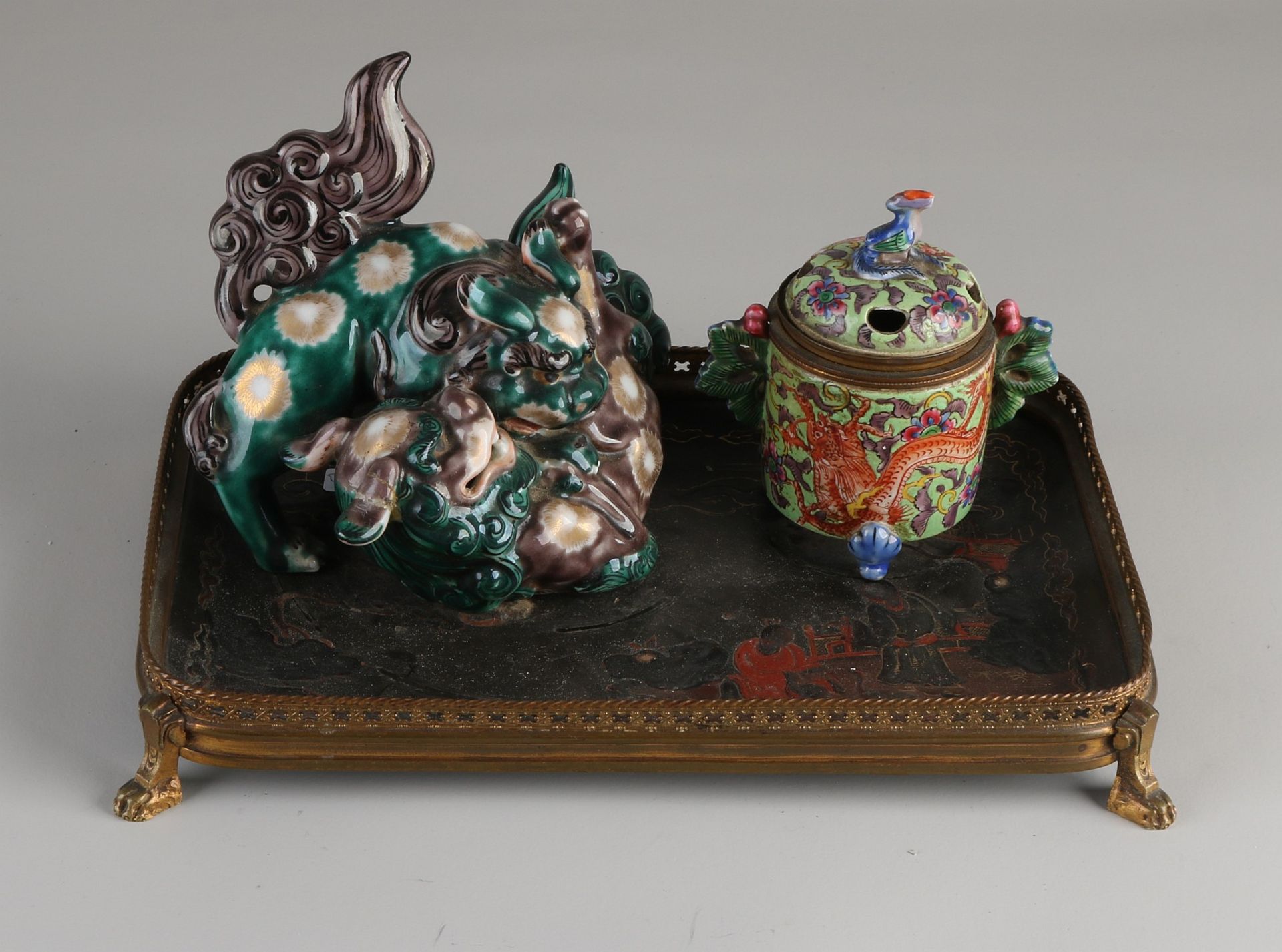 Chinese lacquerware tablet with inkwell - Image 2 of 2