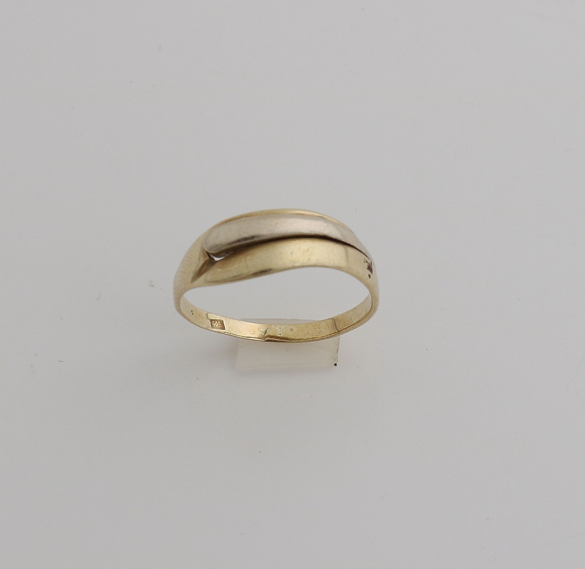 Gold fantasy ring - Image 2 of 2