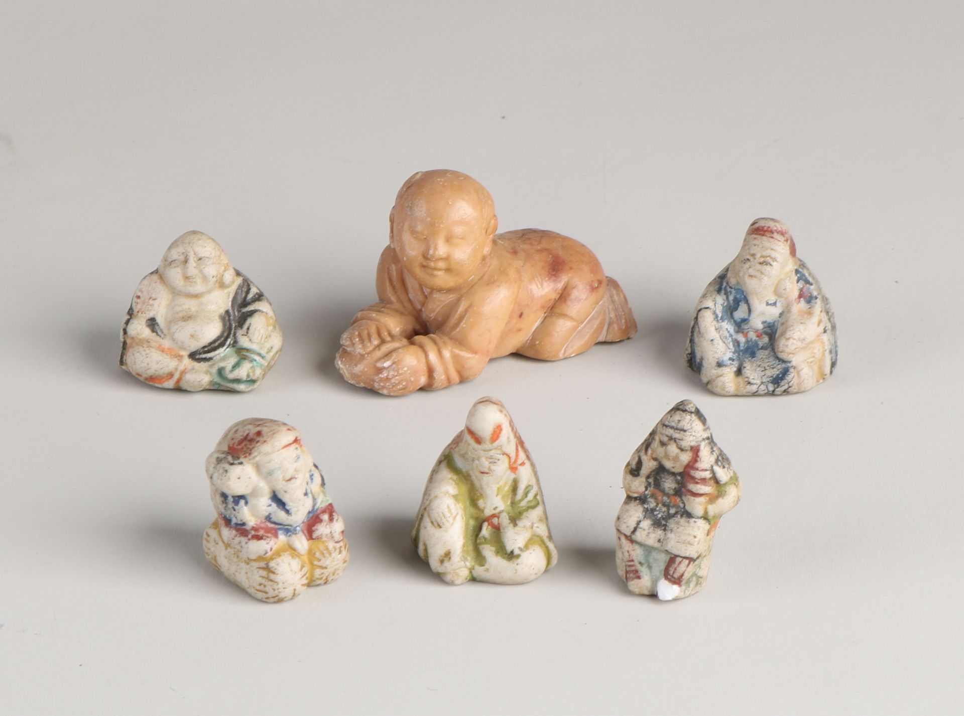 6x Chinese figures