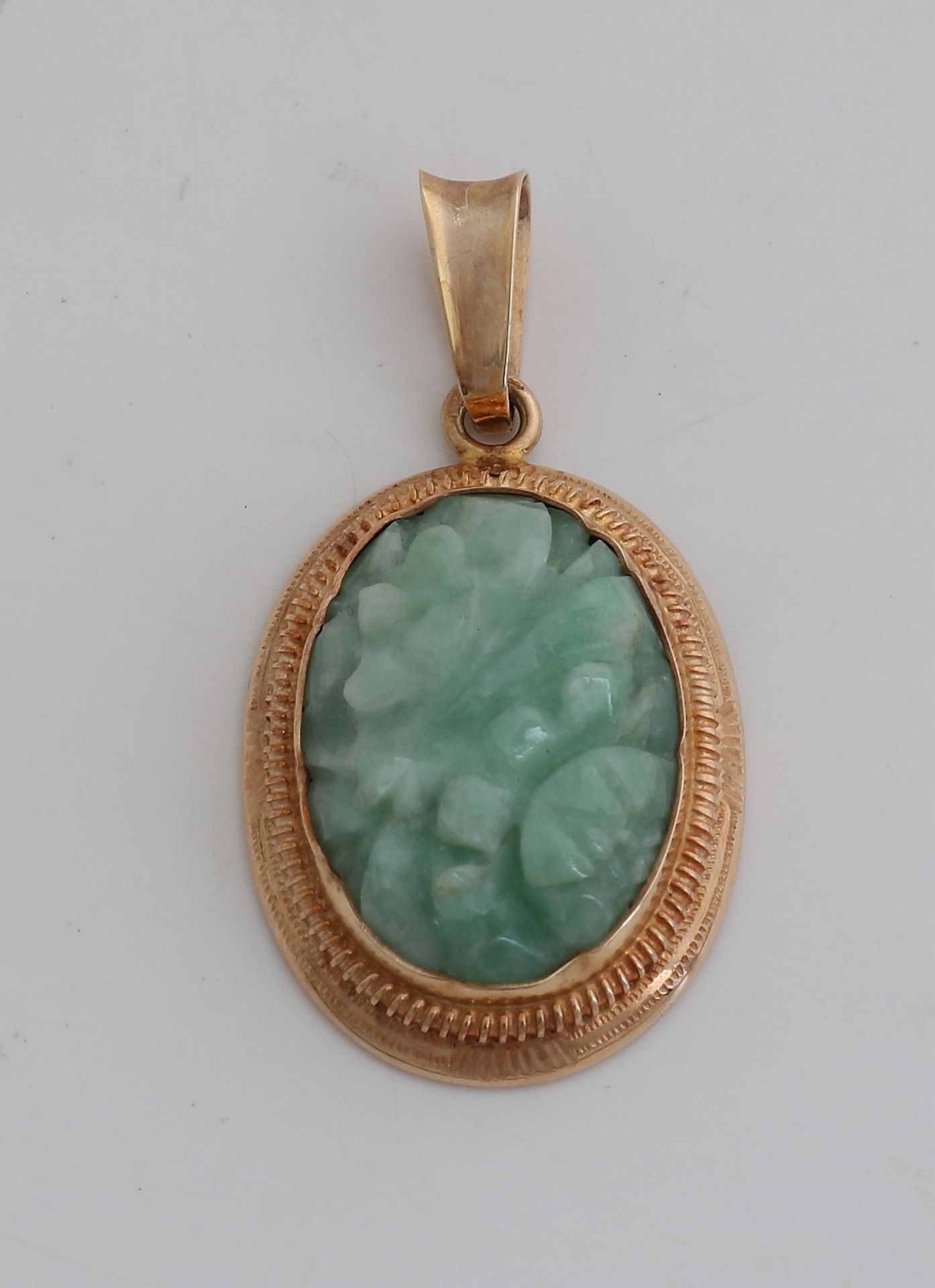 Gold pendant with jade - Image 2 of 2