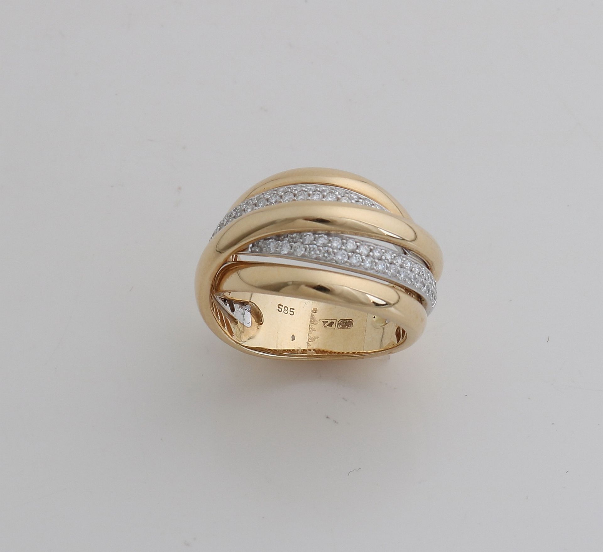 Gold ring with diamond