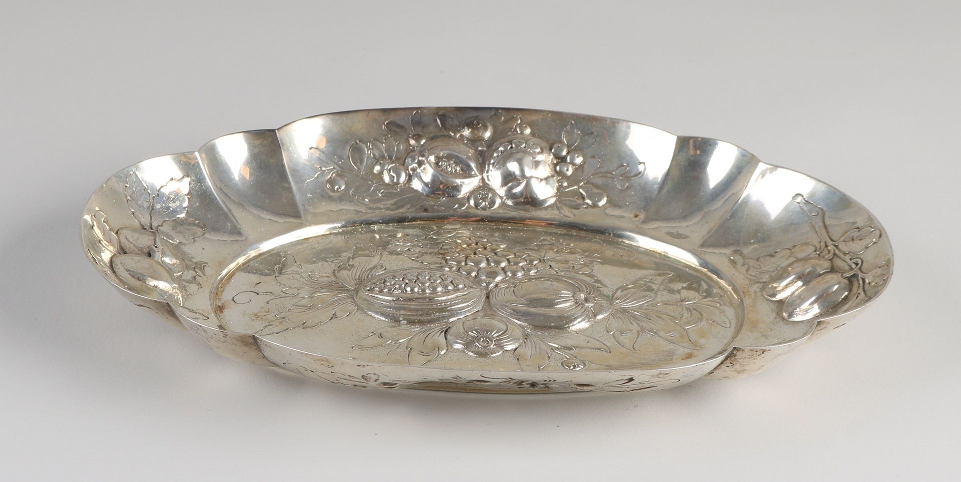 Silver bowl of fruit - Image 3 of 3